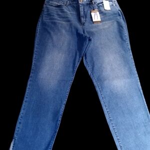 Sofia Vergara Rosa super hi rise curvy skinny ankle